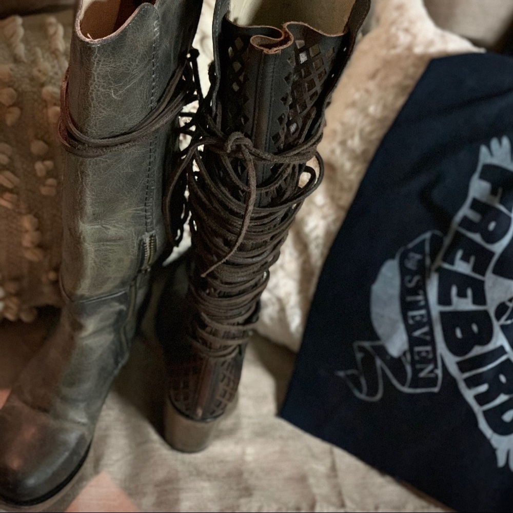 NIB Freebird by Steven ‘Carver’ Boot & Denim Scarf